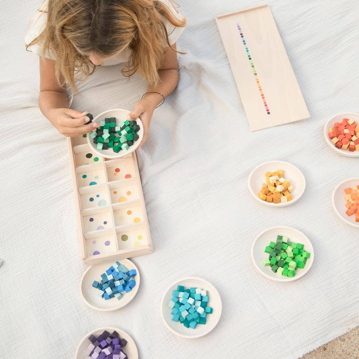 Child playing with Grapat Mis & Match colorful wooden blocks with tray and wooden bowls of blocks