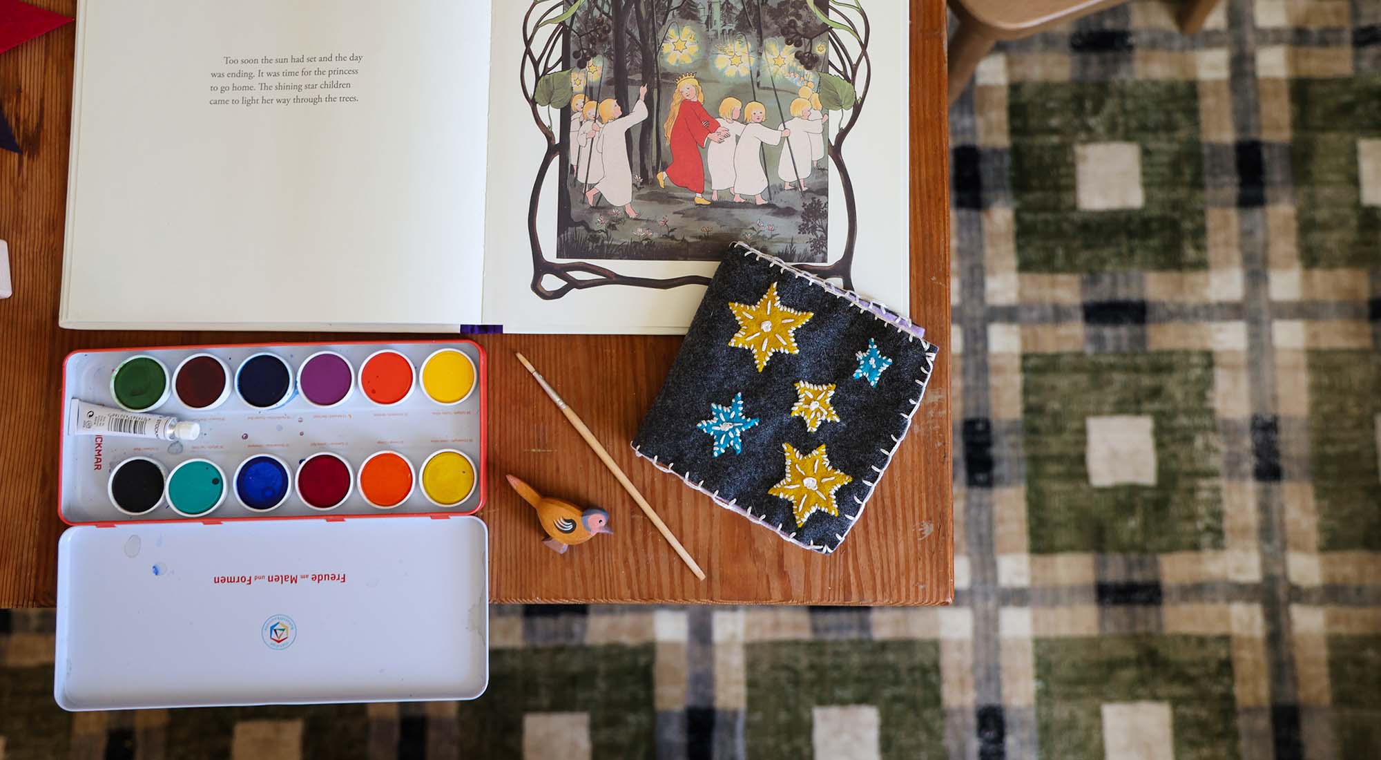 Felt sketchbook craft.