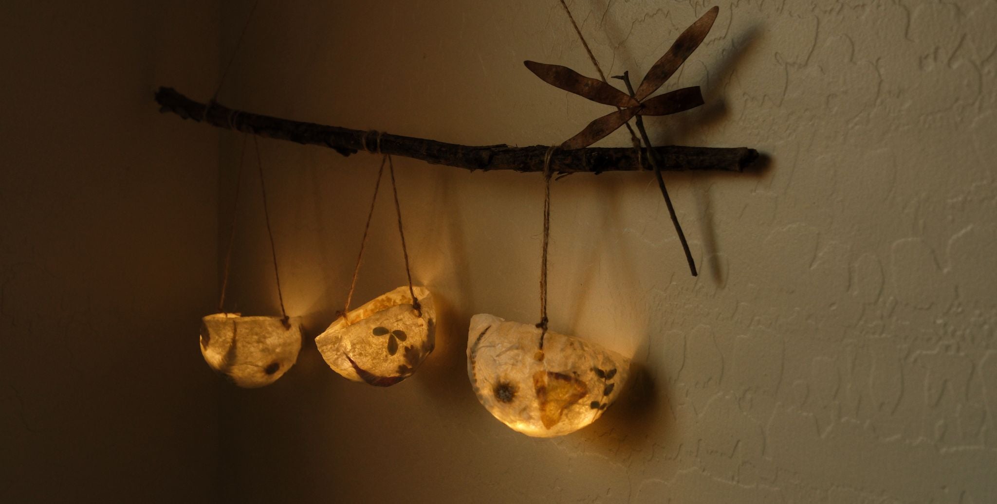 Mini Floral Lanterns: A Nature-Inspired Craft with Pressed Flowers