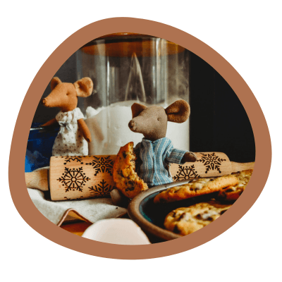 Maileg mouse eating a cookie.