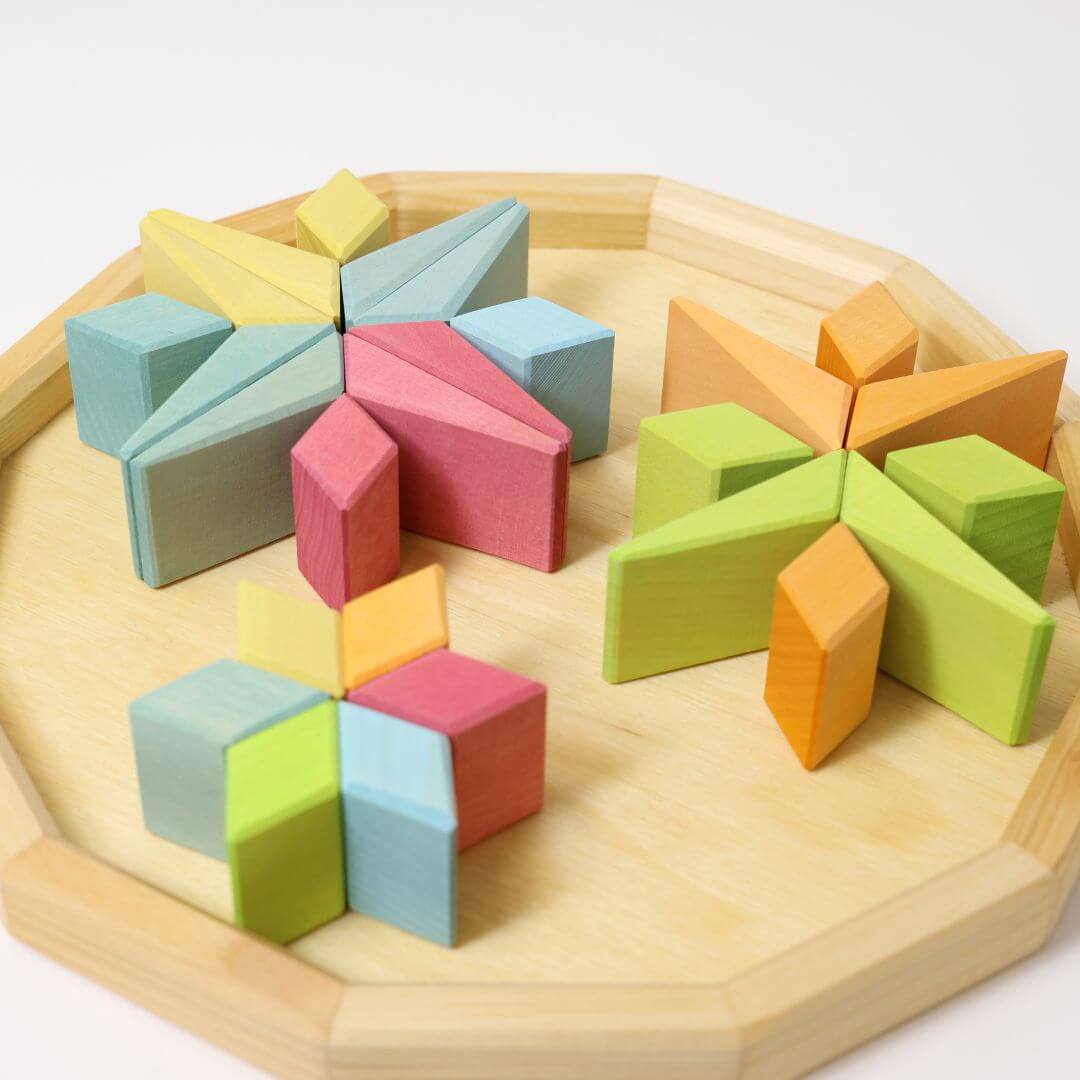 Pieces of the Starry Night Dawn puzzlein the wooden tray.