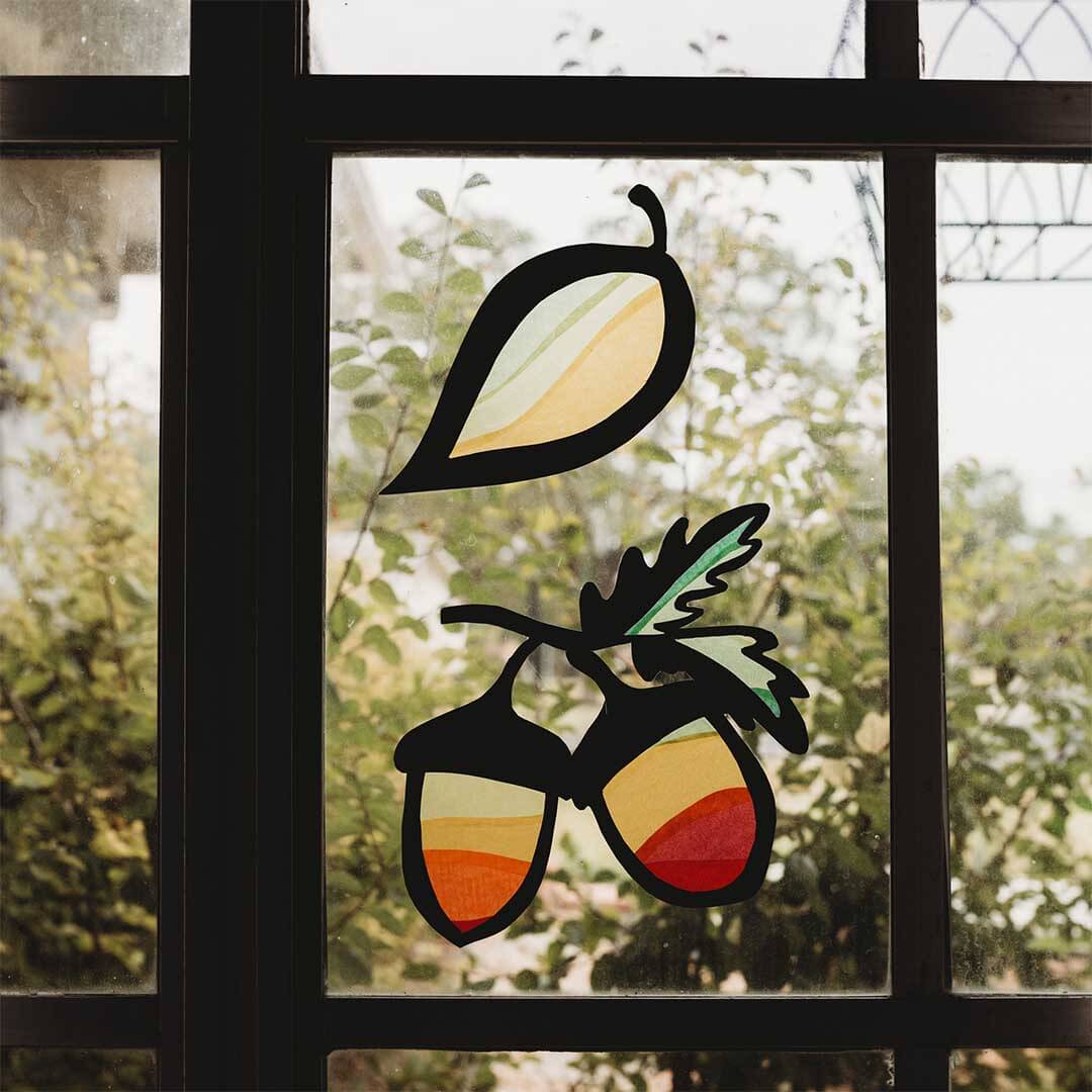 Decorative acorn kite paper decor.