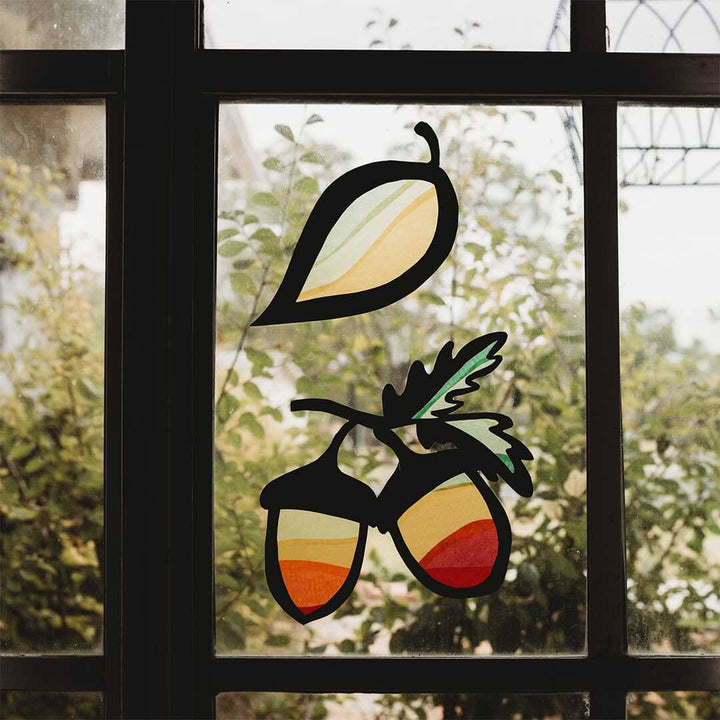 Decorative acorn kite paper decor.