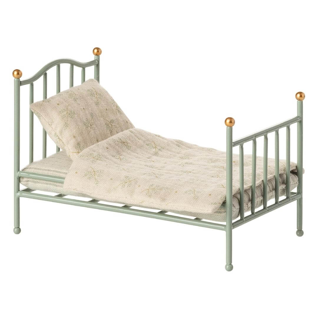Vintage metal bed in mint with gold details for Maileg mice with mattress, pillow and blanket – Bella Luna Toys