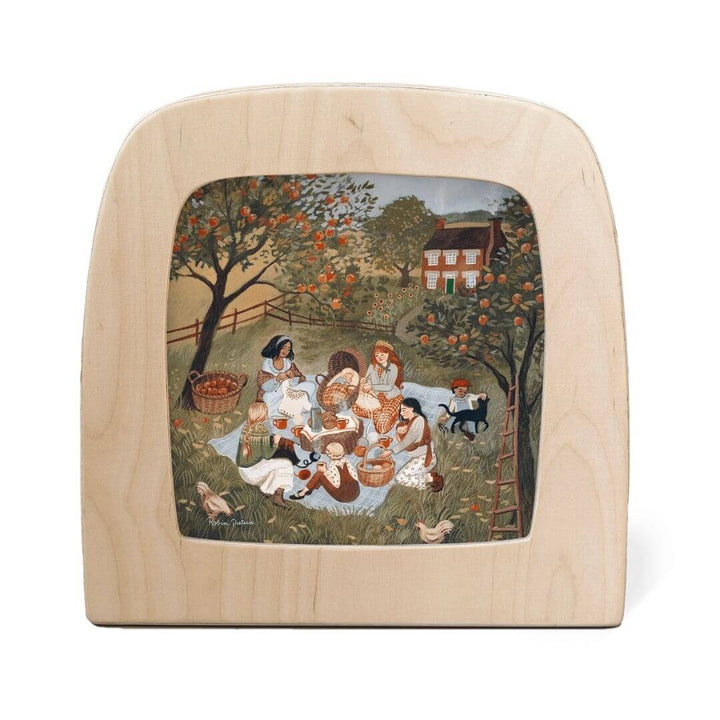 “Interwoven” by Robin Pieterse brings the harvest season to life. This Toverlux Transparency glows with a gentle orchard scene—families gathering apples under sunlit trees, weaving warmth and togetherness for Bella Luna Toys